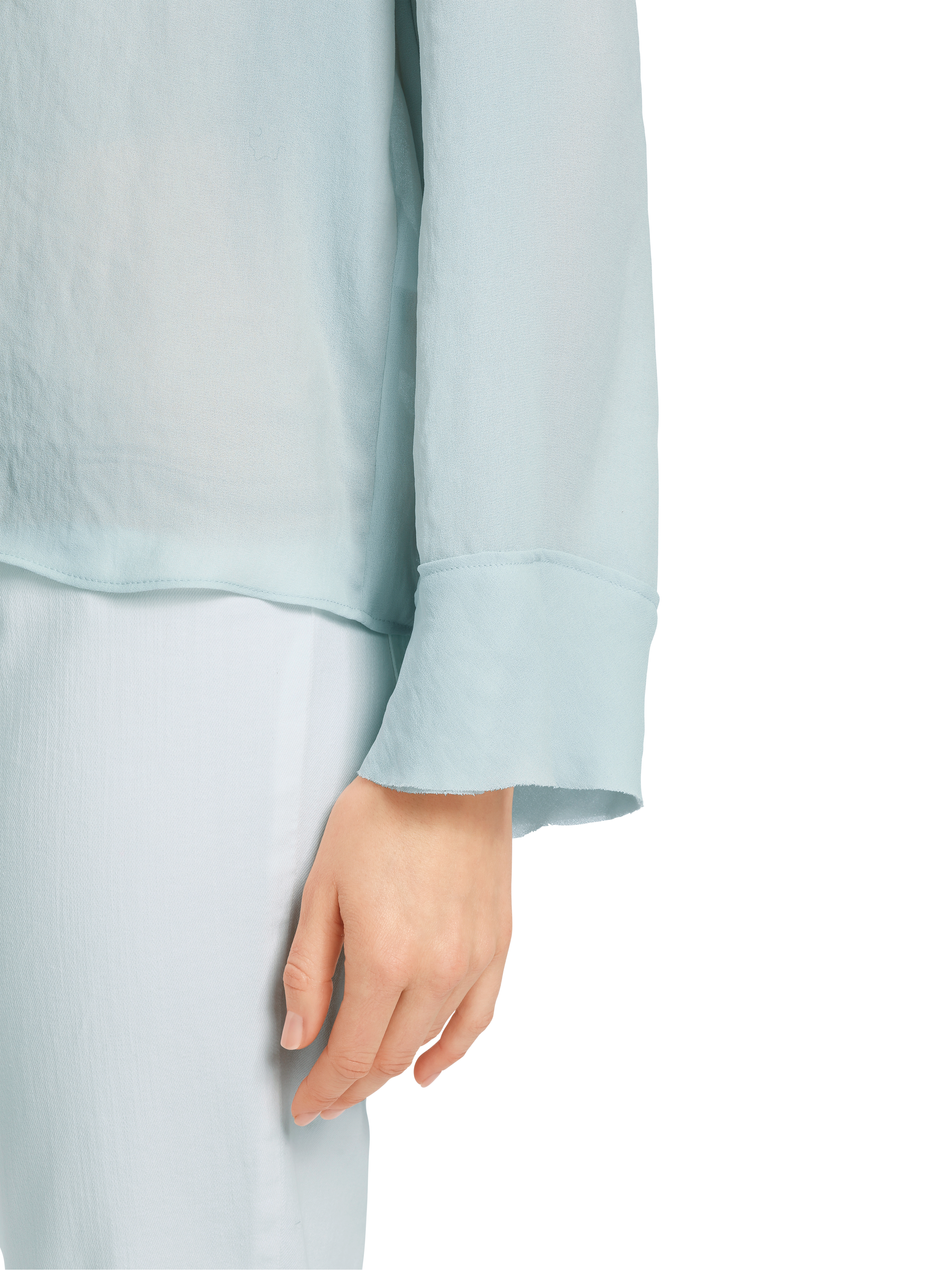 MARC CAIN WC 51.35 W30 Langärmelige Bluse aus recycelter Faser hellblau